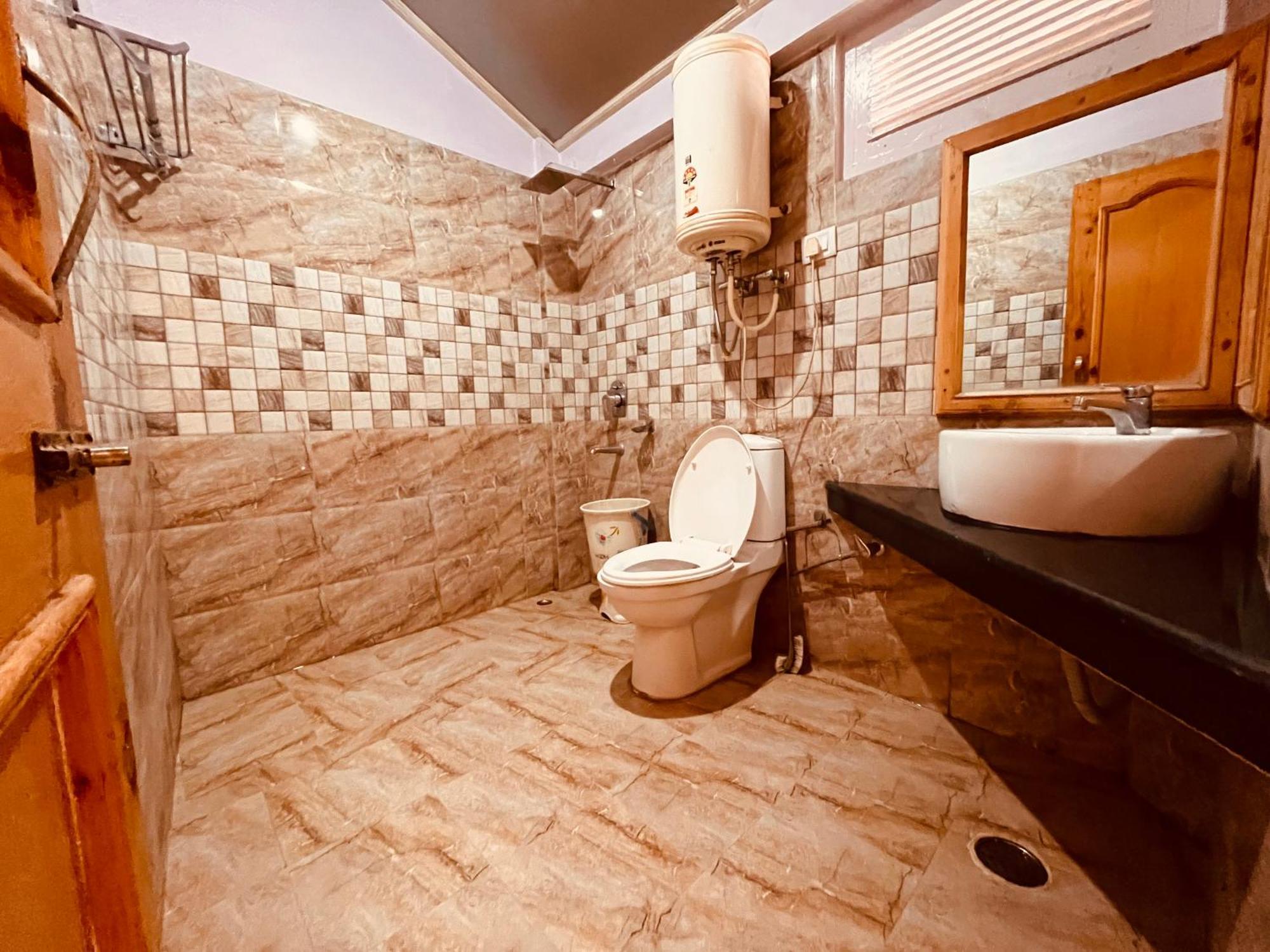 Hotel Hollywood Manali - Scenic River & Mountain View With Premium Rooms Exteriér fotografie